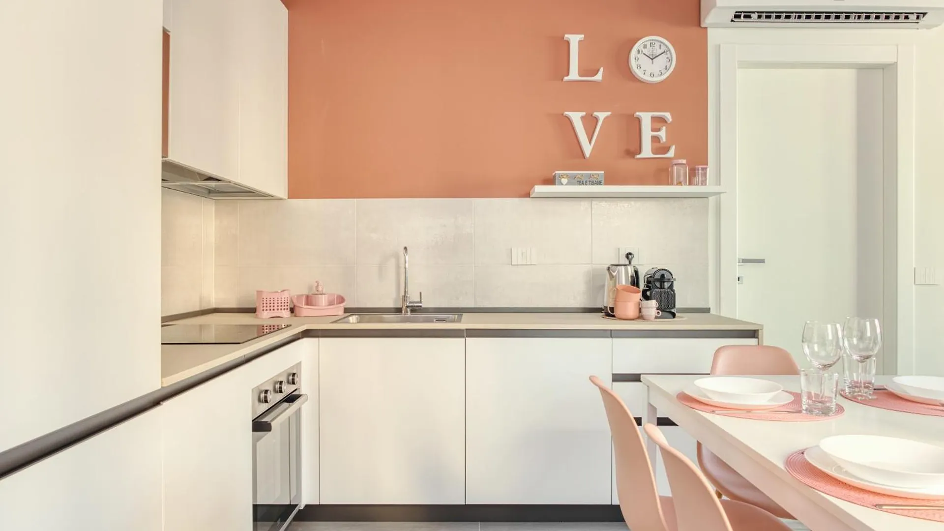 Pink Suite In Financial District 4 Pax Milan