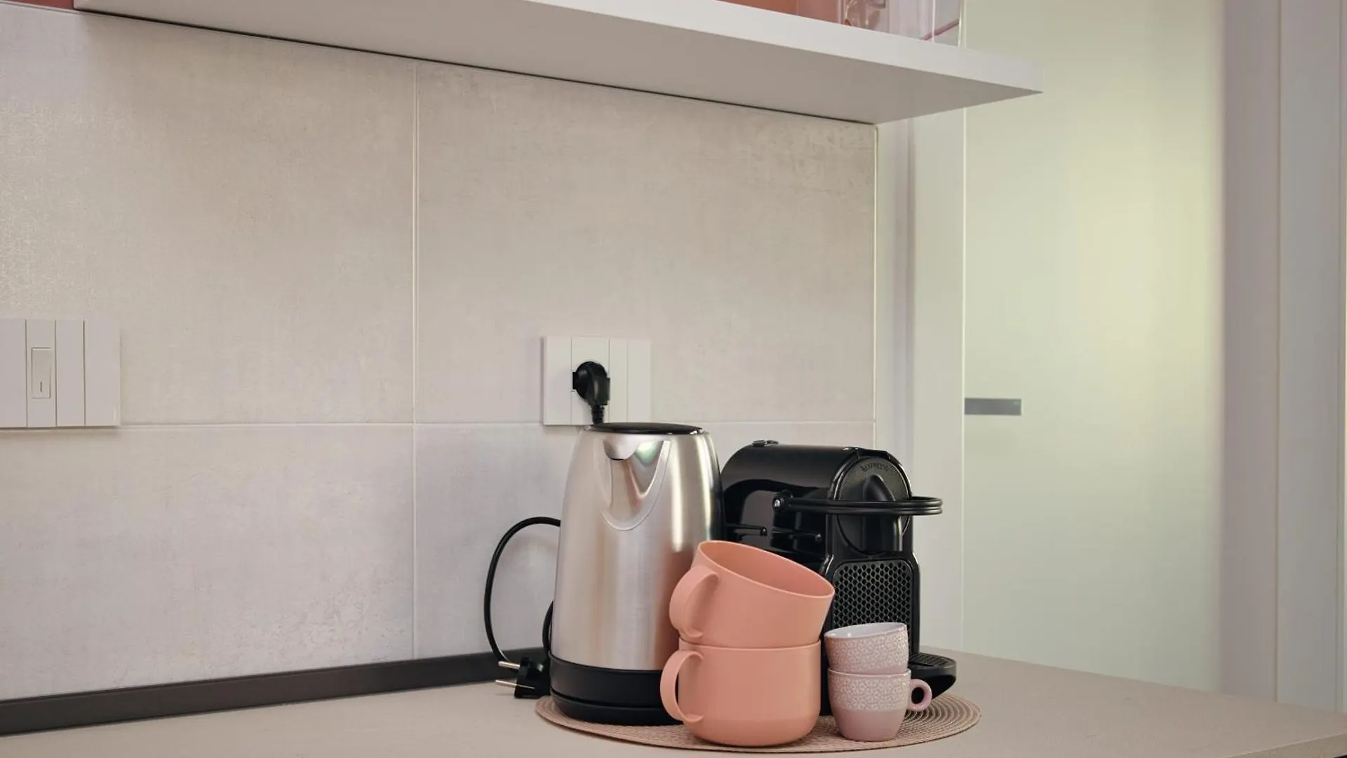 Pink Suite In Financial District 4 Pax Milan 0*,  Italy