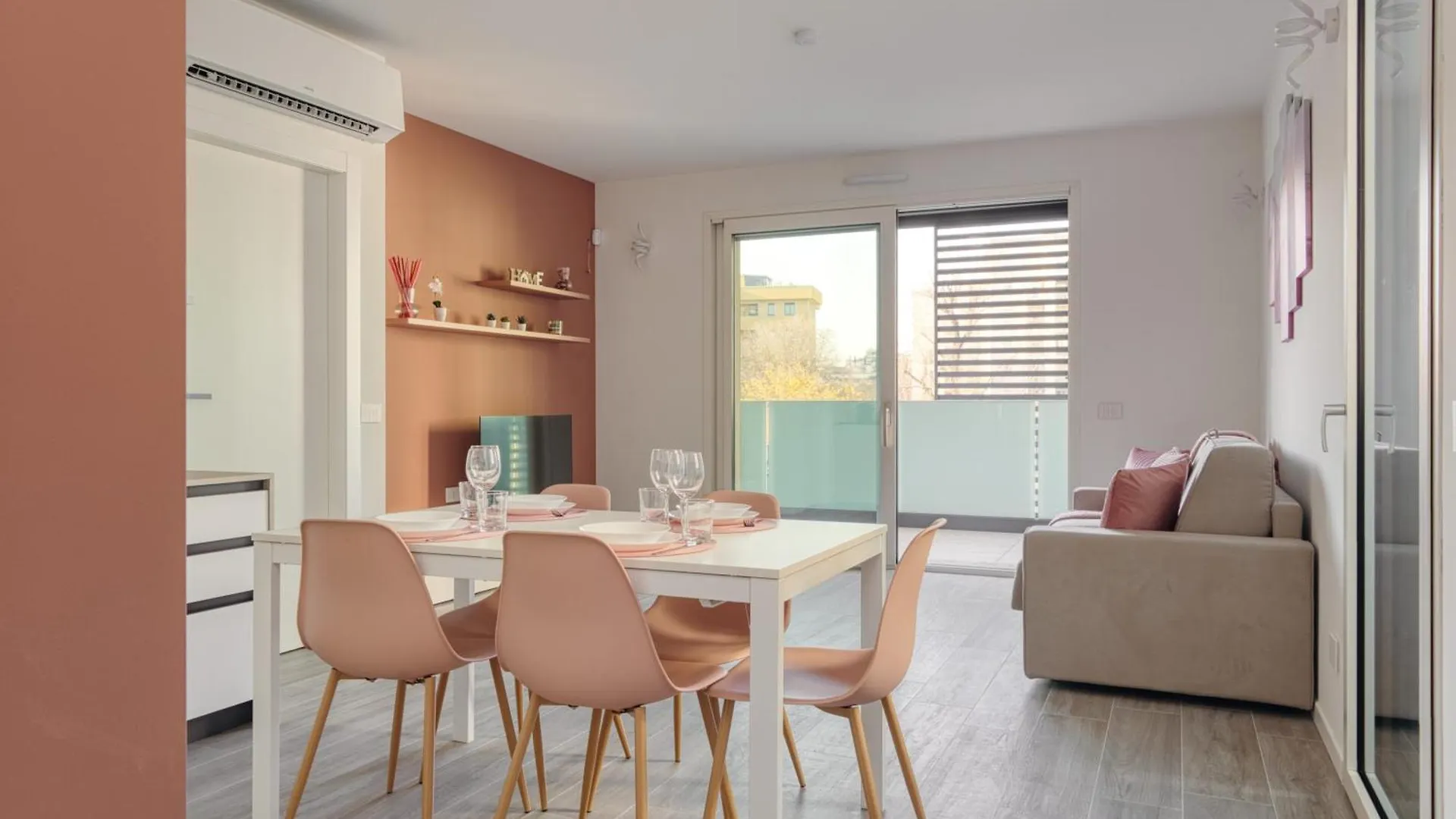 Apartment Pink Suite In Financial District 4 Pax Milan